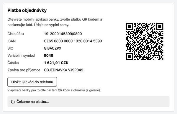 Blok platby na děkovací stránce a v detailu objednávky: QR kód, platební údaje a tlačítko pro uložení do telefonu